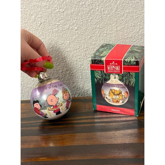 Vintage Peanuts Hallmark Keepsake Ornament 1991 Glass Ball with Original Box - Picture 1 of 9